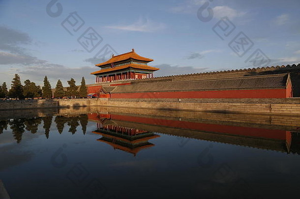 门神圣的实力反映了宫护城河桐子围绕被禁止的城市北京