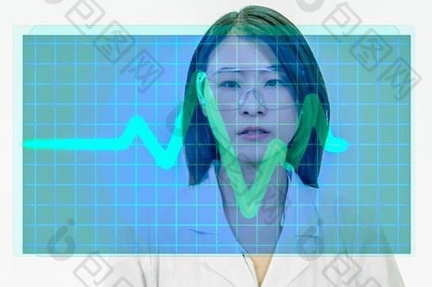 女亚洲医生虚拟医疗心电图屏幕