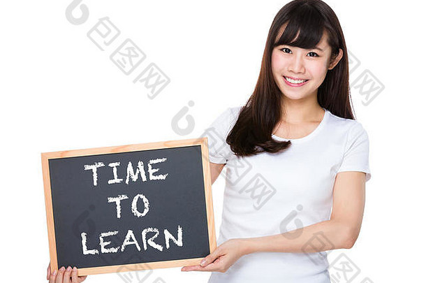 女人持有黑板显示短语时间学习