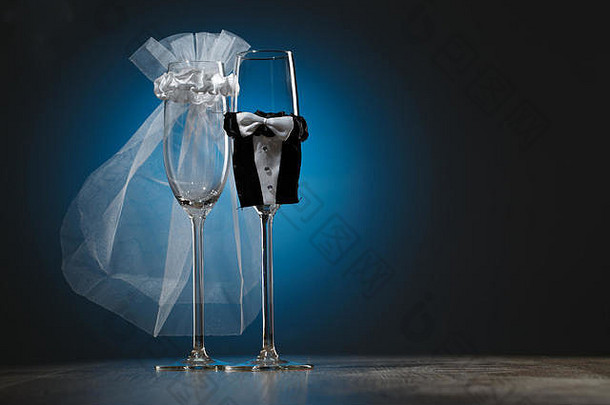 葡萄酒杯特殊的装饰婚礼聚会，派对孤立的