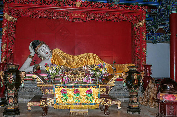 中国少林修道院大厅圣经被称为大厅布道雕像倾斜的佛