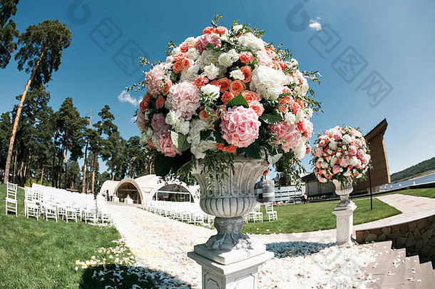 美丽的婚礼仪式设计装饰元素新鲜的花作文花设计花瓣玫瑰椅子
