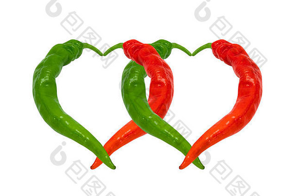 红色的绿色辣椒辣椒爱心组成热辣椒孤立的白色背景