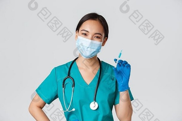 科维德冠状病毒疾病医疗保健工人概念微笑快乐的亚洲医生护士医疗面具橡胶手套准备注射器