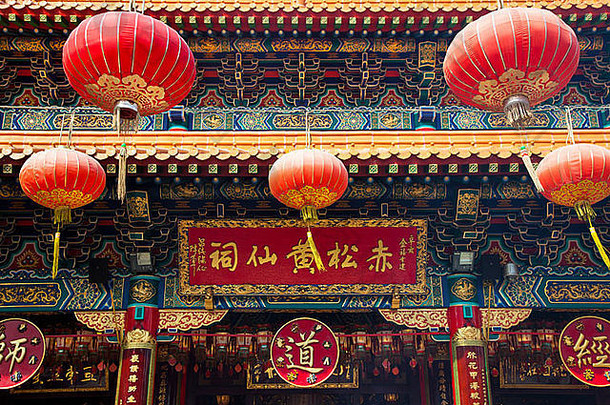 传统的中国人寺庙红色的灯笼