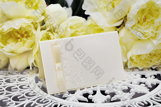 婚礼卡背景黄色的花