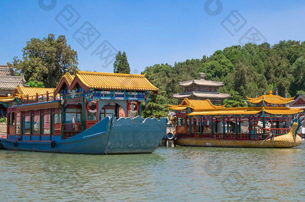 色彩斑斓的船昆明湖帝国夏天宫北京中国