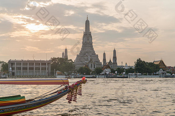 受欢迎的旅游目的地什么阿伦寺庙黎明潮phraya河曼谷泰国日落传统的长尾巴船