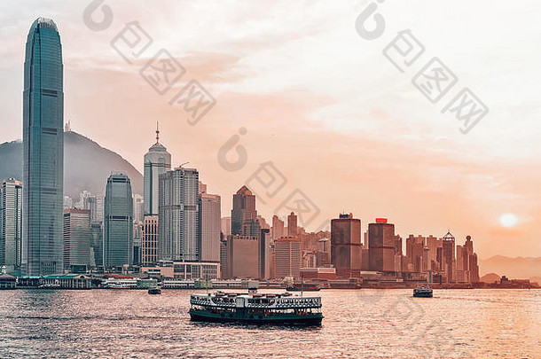 明星渡船维多利亚港在香港香港日落