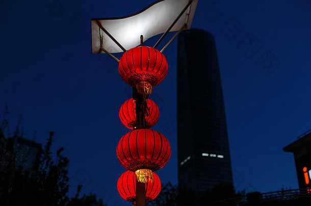 中国人红色的灯笼晚上城市