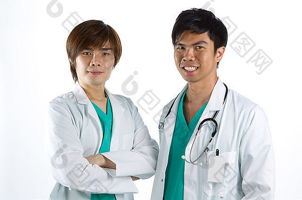 亚洲医生穿绿色实习医生风云白色外套听诊器