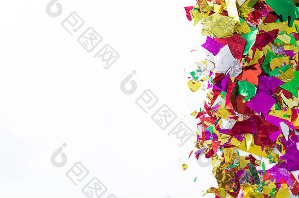 色彩斑斓的五彩纸屑聚会，派对概念白色背景前视图Copyspace