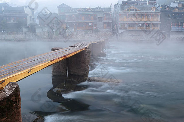 <strong>中国</strong>河景观木桥传统的建筑<strong>凤</strong>凰县湖南省
