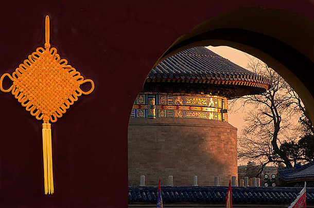 中国人结挂墙寺庙天堂