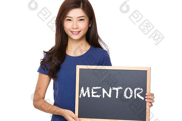 亚洲女人黑板上显示词导师