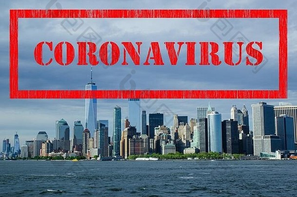 电晕病毒纽约城市红色的科维德标志曼哈顿天际线蓝色的天空背景纽约城市景观城镇美国