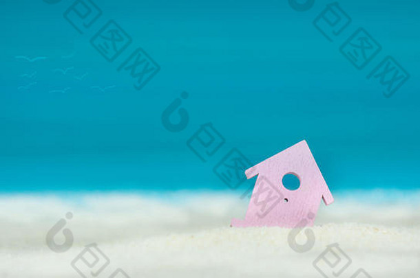 象征淡紫色房子沙子明亮的蓝色的画天空背景