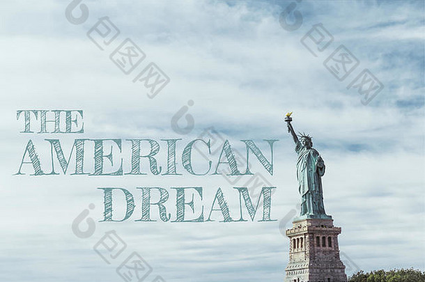 雕像自由纽约美国10月雕像自由纽约蓝色的多云的天空背景美国梦想莱特瑞