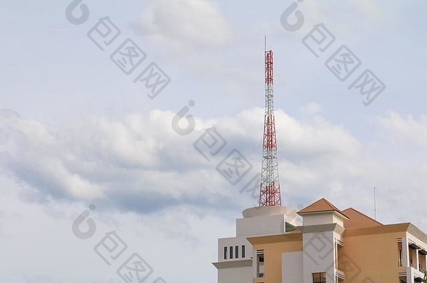 电信塔红色的白色天线广播电话移动建筑天空背景