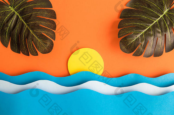 平躺日落海使纸波太阳monstera棕榈叶子橙色天空背景最小的有创意的概念
