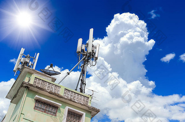 电话沟通塔细胞网站根前建筑蓝色的天空背景