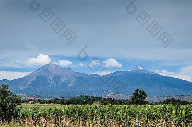 美丽的视图火山科利马州;状态哈利斯科州墨西哥蓝色的天空背景复制空间旅行冒险概念