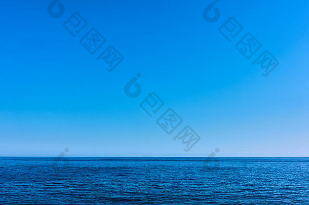 海景海地平线清晰的蓝色的天空背景空间文本