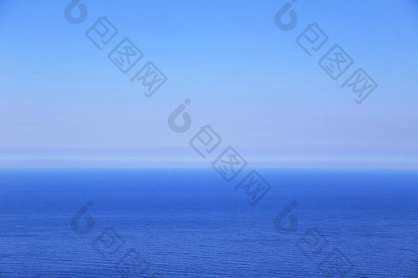 蓝色的海天空地平线背景