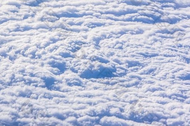 白色积云云清晰的蓝色的天空背景特写镜头