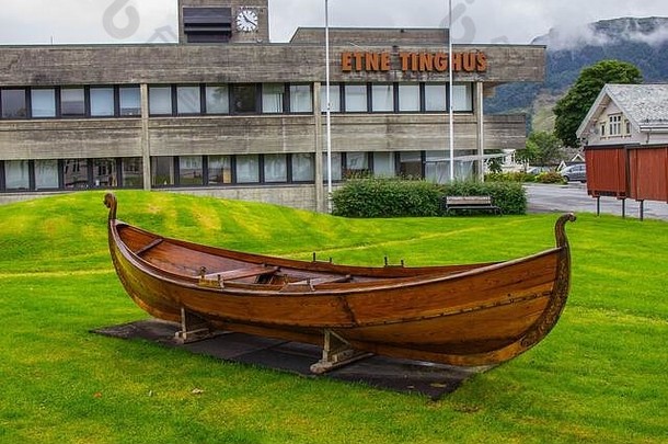 维京人德拉卡草坪上埃特内法院埃特内直辖市韦斯特兰县挪威位于传统的区