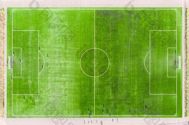 前视图足球场足球场足球球员玩割草草坪上体育场真正的足球场空中视图