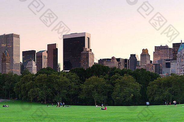 纽约城市中央公园黄昏全景曼哈顿天际线摩天大楼