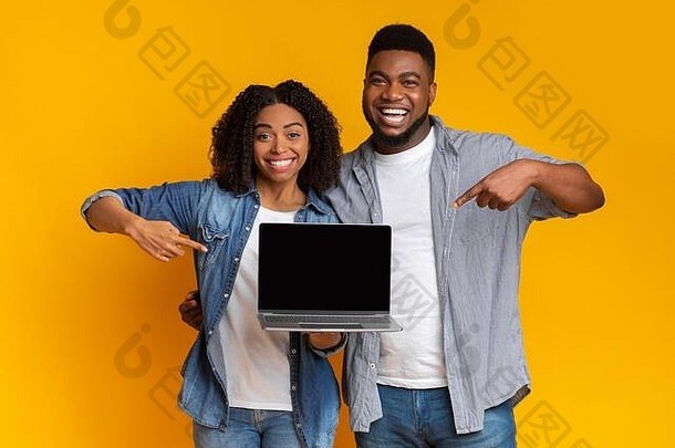 伟大的网站快乐黑色的夫妇指出移动PC黑色的屏幕