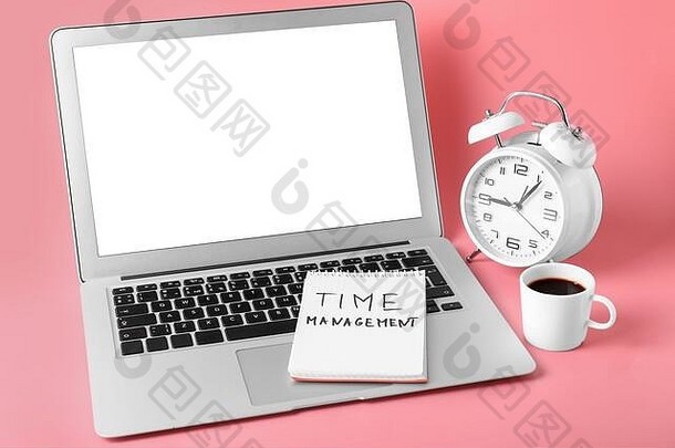 移动PC笔记本咖啡报警时钟颜色背景时间管理概念