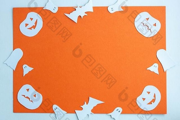 假期框架概念万圣节假期万圣节装饰南瓜蝙蝠鬼魂橙色背景平床上前视图文本