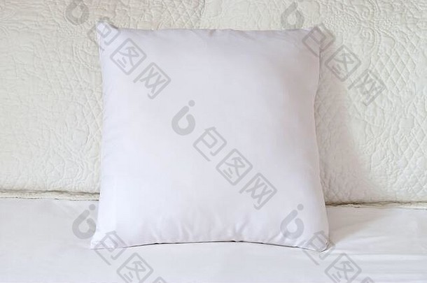 广场白色扔枕头休息懒洋洋地美丽的绗缝白色枕头