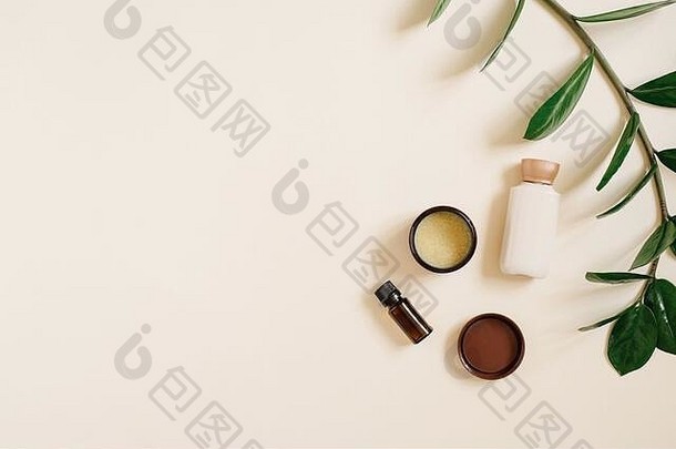 集自然有机水疗中心化妆品光米色背景视图前Herbal化妆品皮肤护理平躺极简主义风格