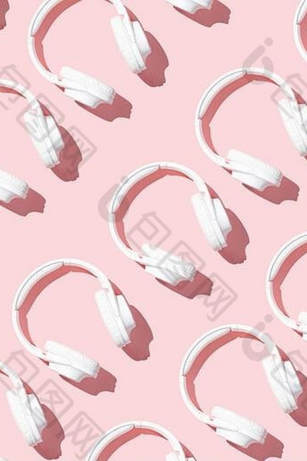 模式白色耳机现代苍白的粉红色的表格前视图等距平躺免费的空间有创意的设计文本内容