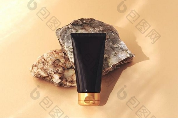 奶油管身体脸护理空白棕色（的）包石头背景自然皮肤护理产品前视图