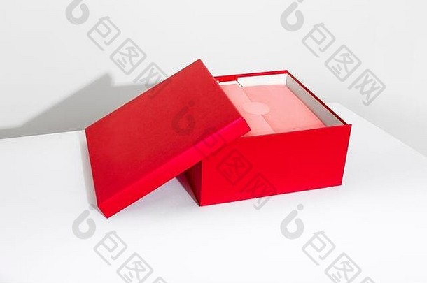 红色的盒子礼物礼物白色背景