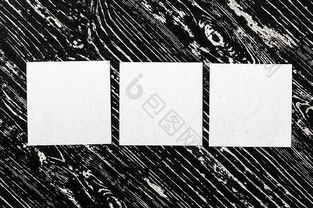 白色纸表黑色的木表格摘要背景设计艺术程式化的路径模拟复制空间文本