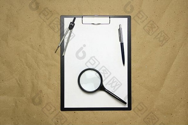 平板电脑白色表格式放大镜笔分频器米色工艺纸概念分析研究细心的工作股票照片空的地方文本设计