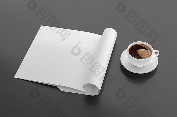 空白广场左杂志页面工作空间折叠杂志模拟黑色的桌子上杯咖啡一边视图插图