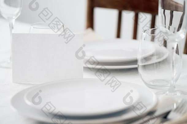 美丽的表格设置白色颜色空白色盘子集表格浪漫的晚餐首页