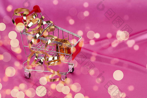 圣诞节树购物车背景闪亮的粉红色的缎背景丝绸背景圣诞节卡快乐一年礼物