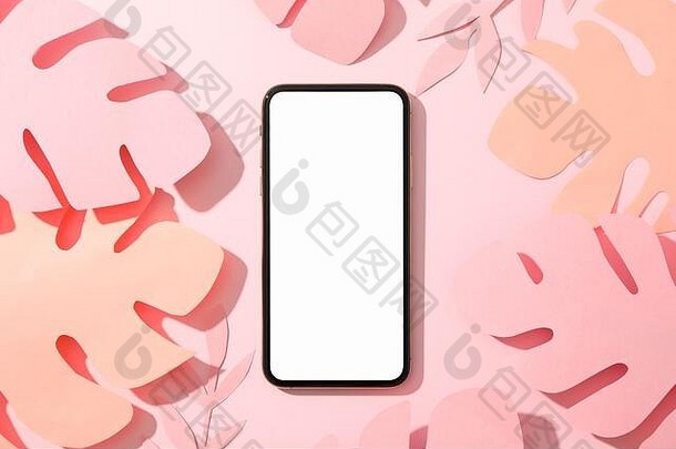 电话空屏幕装饰棕榈叶子粉红色的背景前视图