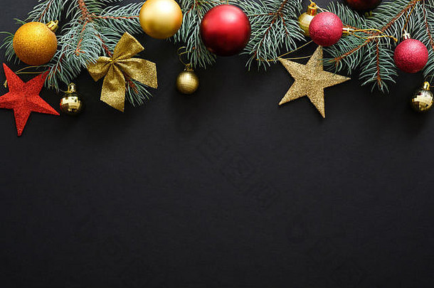 圣诞节假期作文红色的金圣诞节装饰装饰物冷杉树分支机构黑暗黑色的背景复制空间横幅mocku