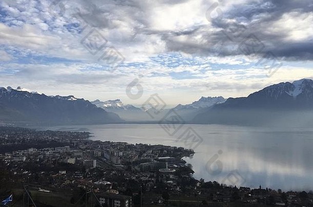 视图紫胶爱人湖日内瓦瑞士图像小镇韦威瑞士阿尔卑斯山脉距离包括对于凹痕Midi最高峰瑞士