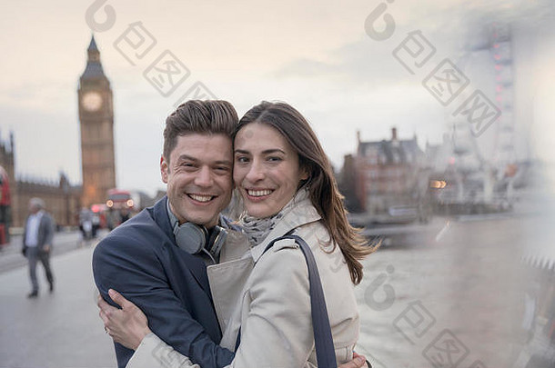 肖像微笑夫妇游客拥抱前面大我伦敦