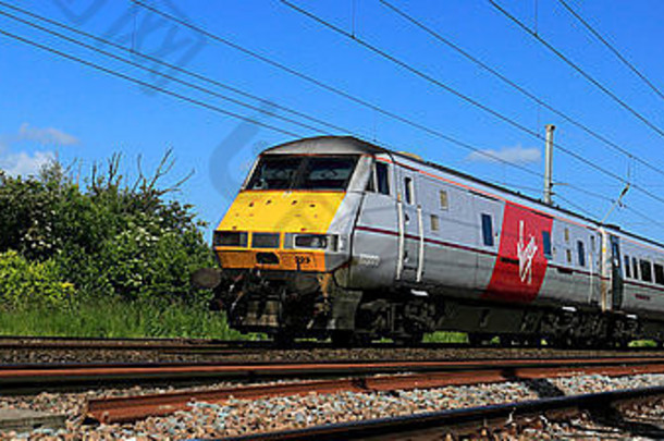 维珍火车高速度电火车东海岸主要行铁路彼得伯勒剑桥郡英格兰